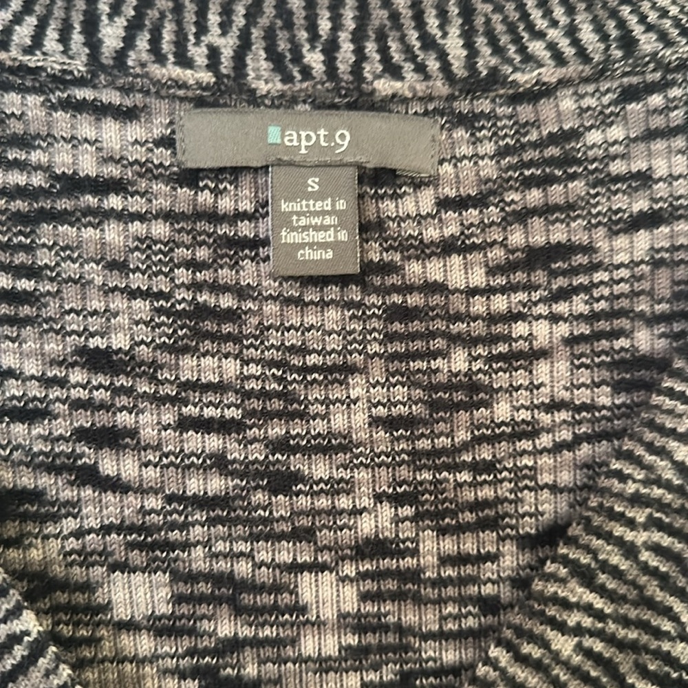 Nine West v neck sweater size small - Picture 2 of 7